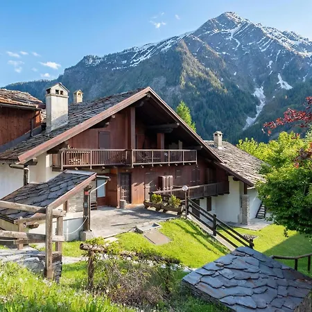 Cozy With Garden In - Happy Appartamento Courmayeur